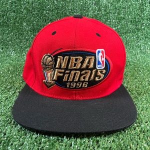 Mitchell & Ness Chicago Bulls 1996 Finals hat.